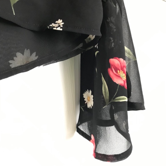 FOREVER 21 Cropped Floral Rose Blouse M Fit Black Red White Flare Out Cuffs - Picture 6 of 16